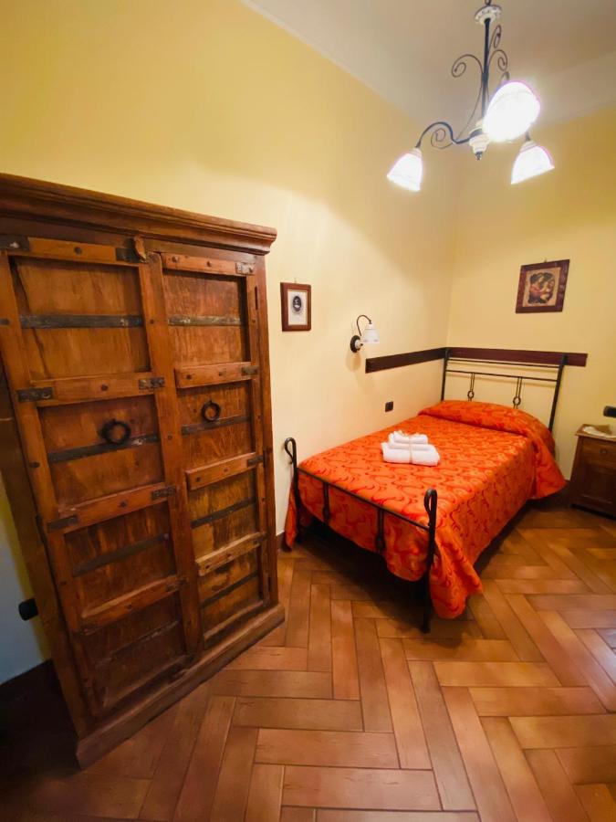 B&B Conte Cavour เนเปิลส์ ภายนอก รูปภาพ