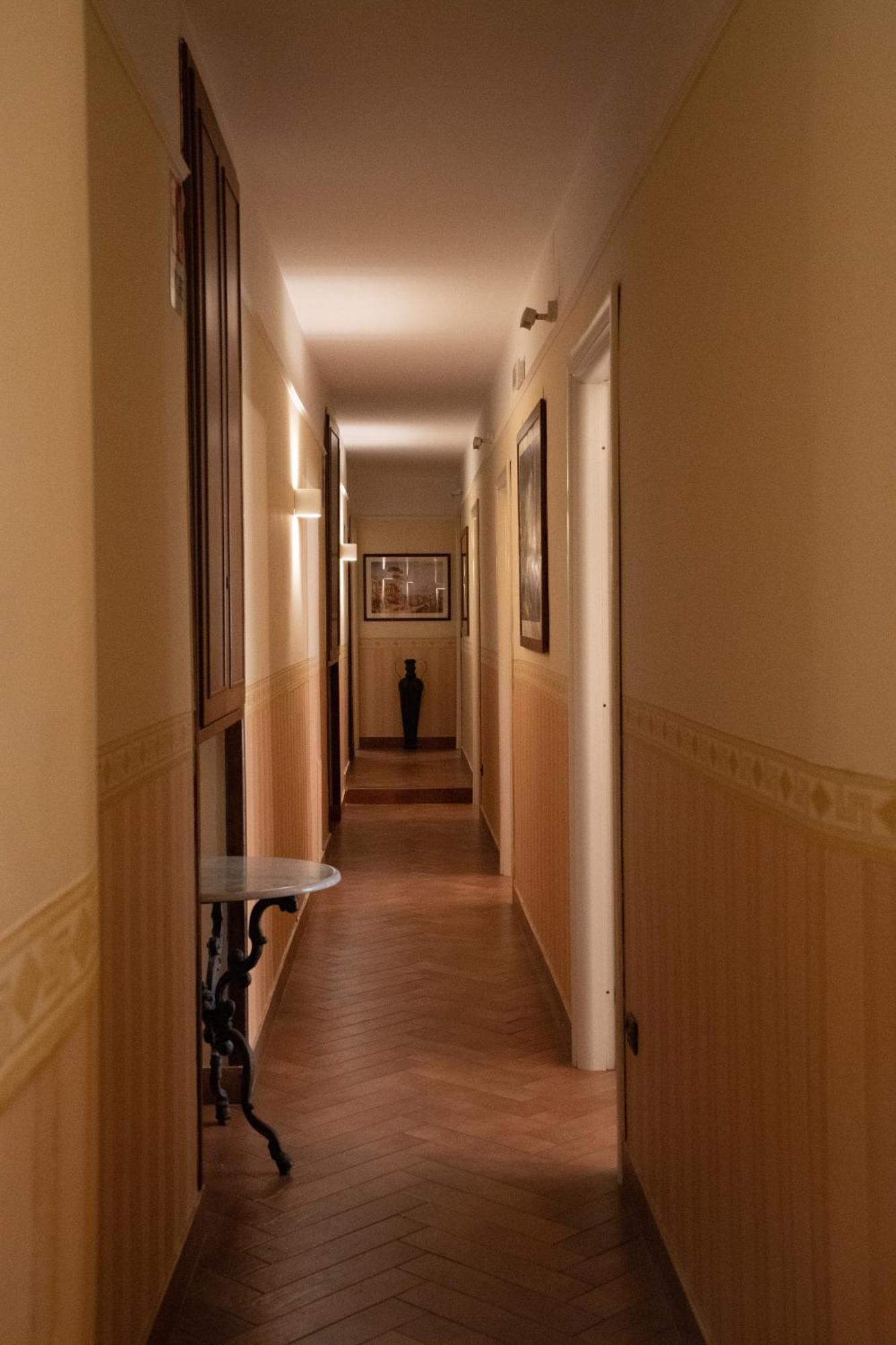 B&B Conte Cavour เนเปิลส์ ภายนอก รูปภาพ