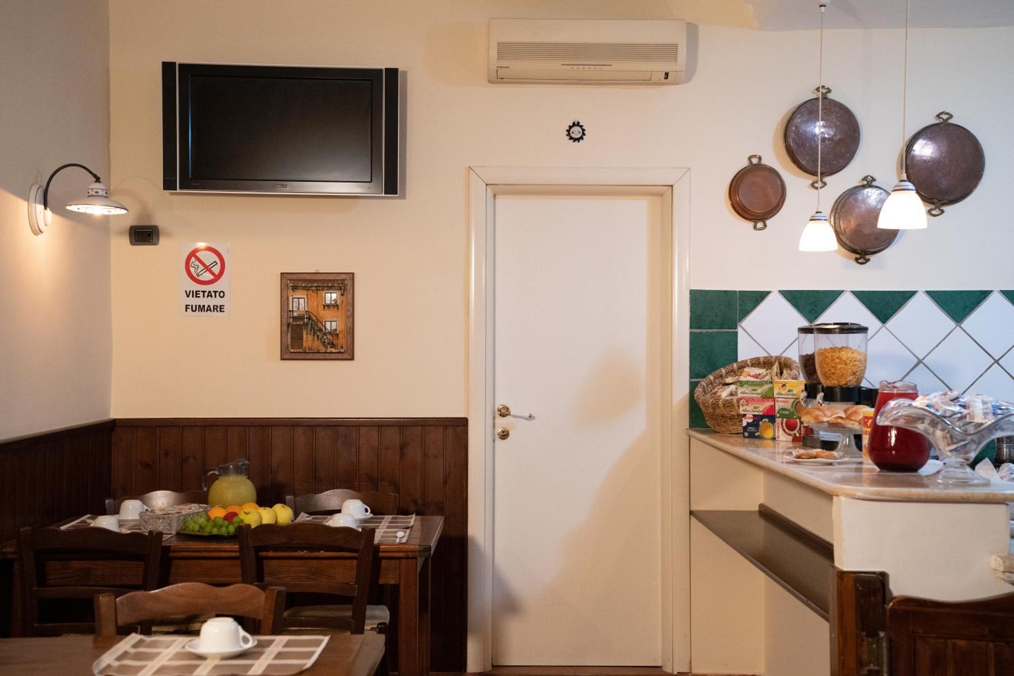 B&B Conte Cavour เนเปิลส์ ภายนอก รูปภาพ