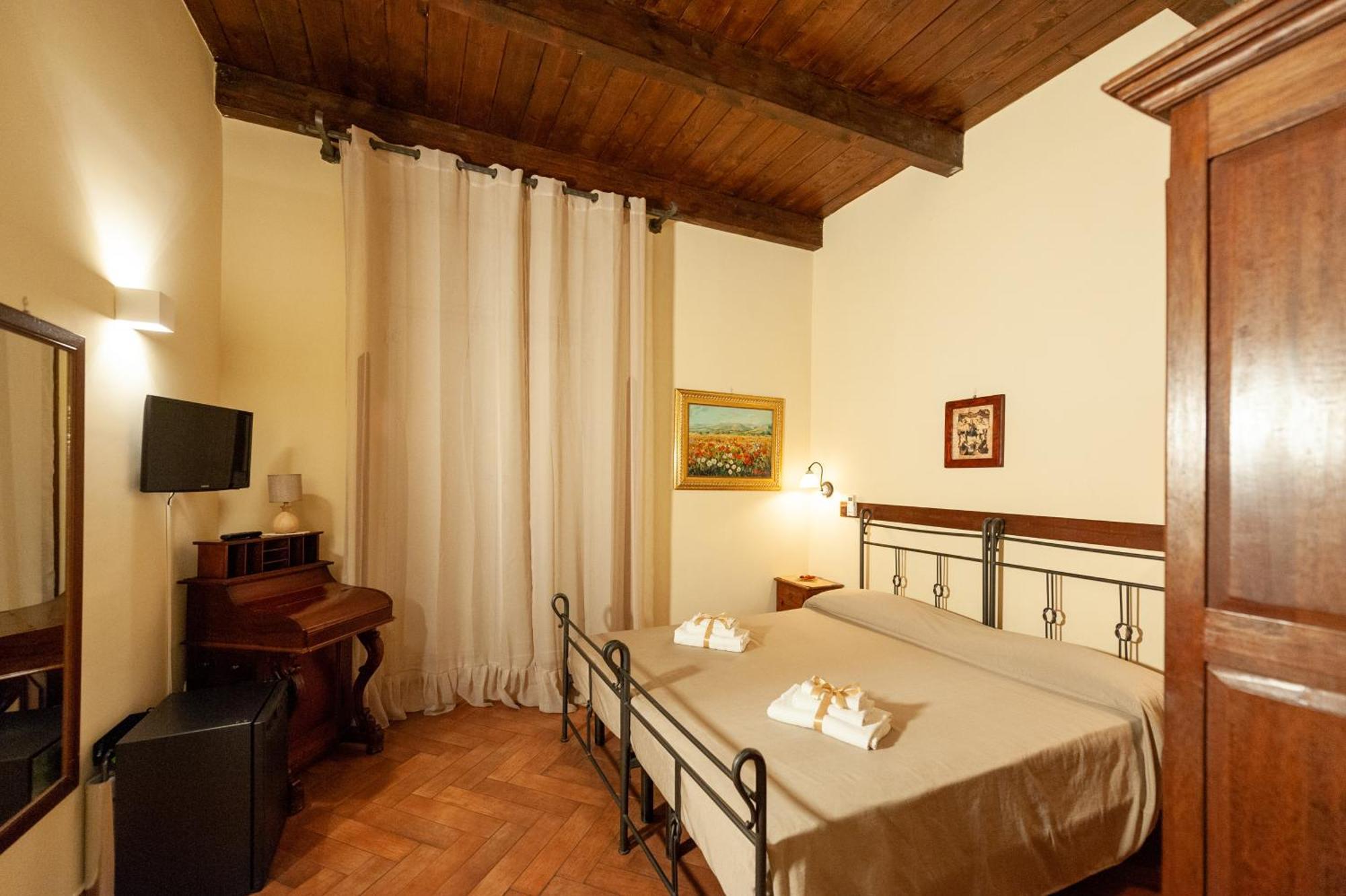 B&B Conte Cavour เนเปิลส์ ภายนอก รูปภาพ