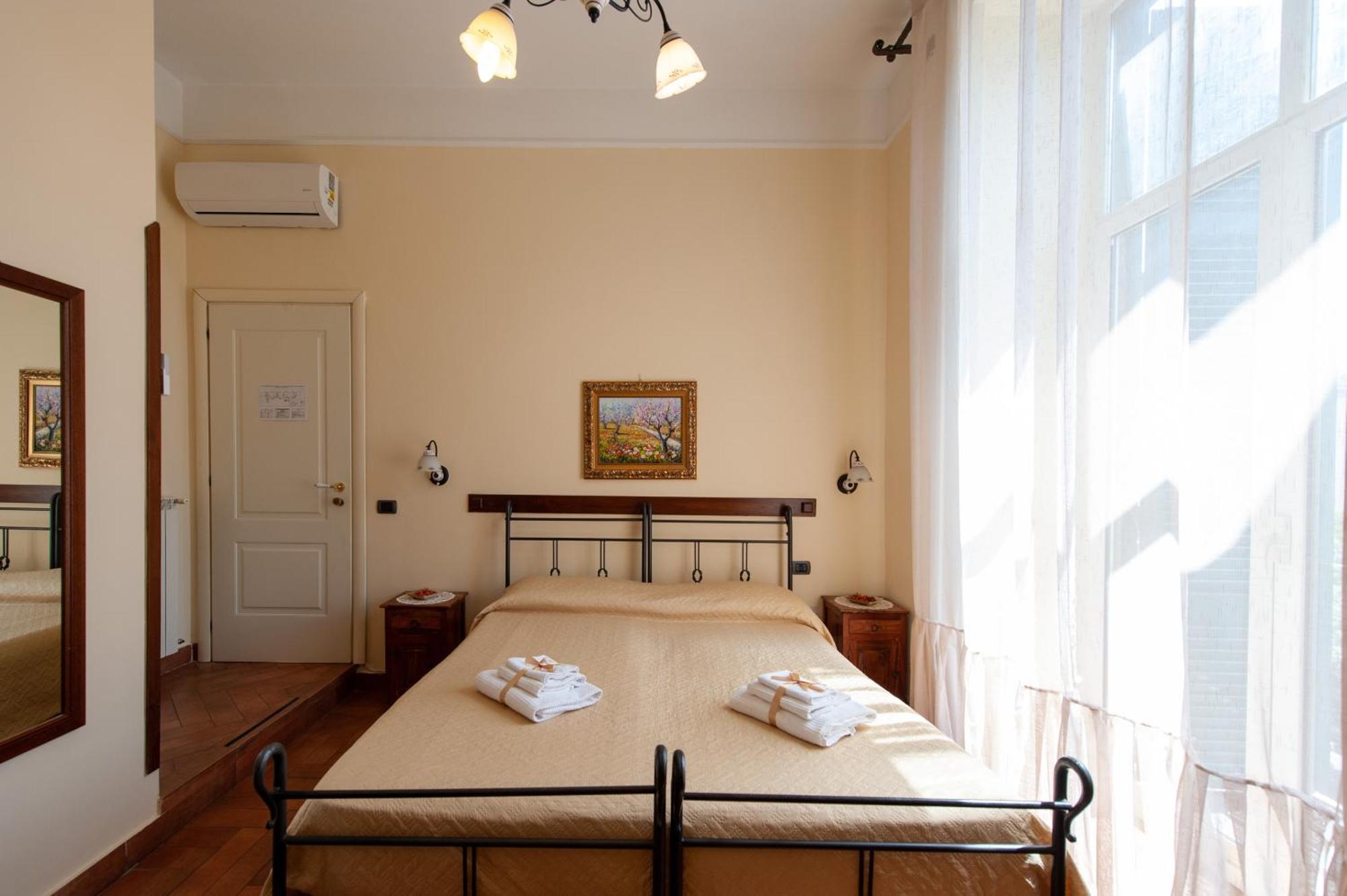B&B Conte Cavour เนเปิลส์ ภายนอก รูปภาพ