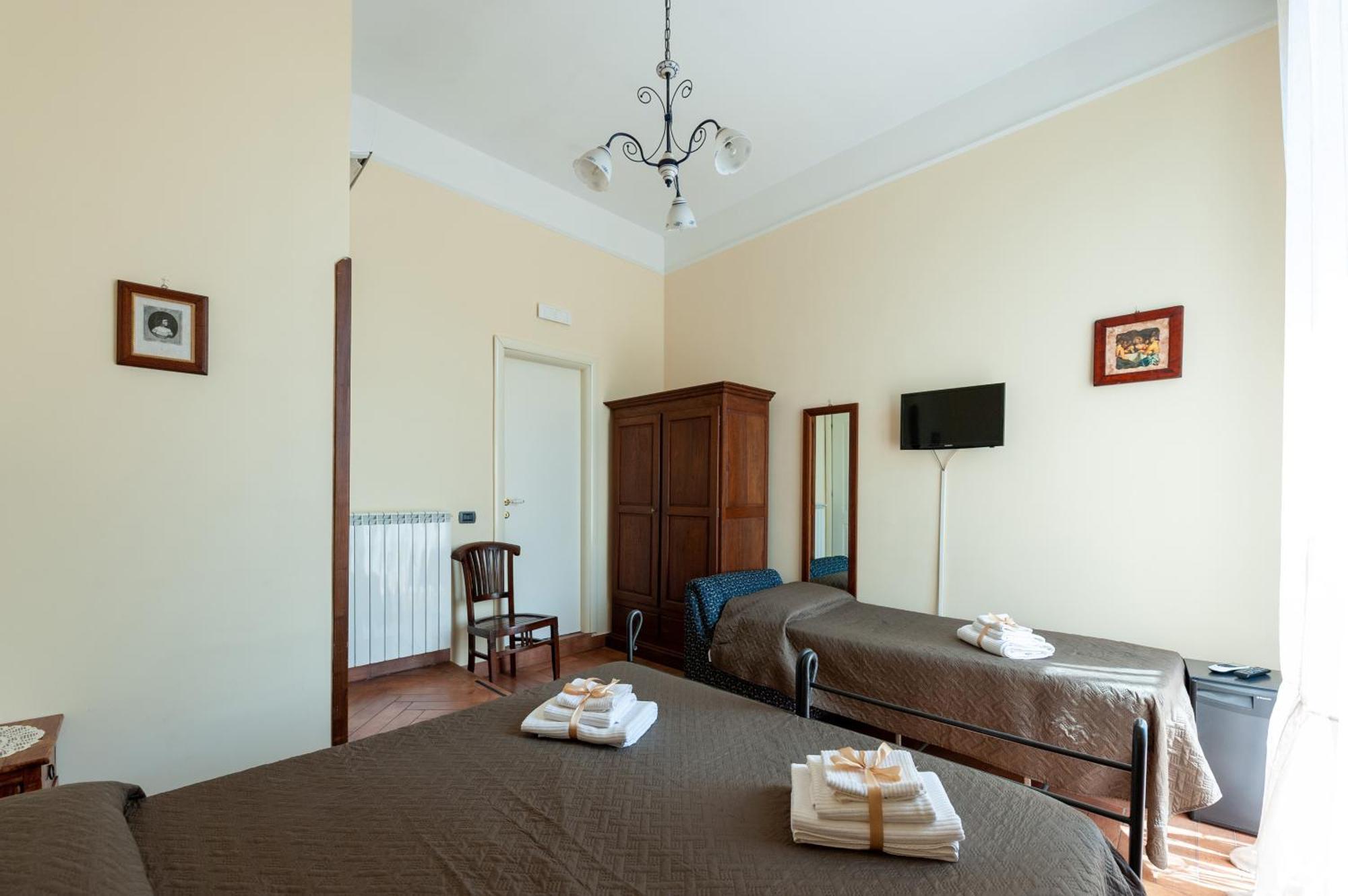 B&B Conte Cavour เนเปิลส์ ภายนอก รูปภาพ