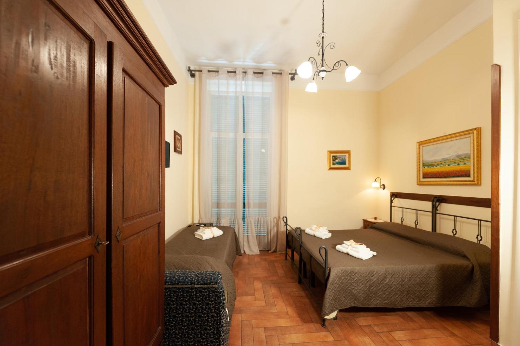 B&B Conte Cavour เนเปิลส์ ภายนอก รูปภาพ