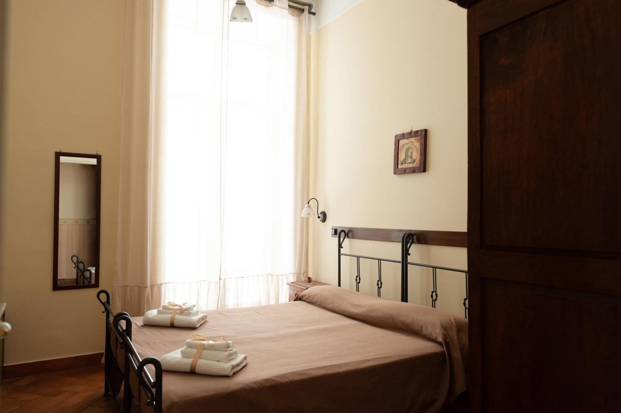 B&B Conte Cavour เนเปิลส์ ภายนอก รูปภาพ