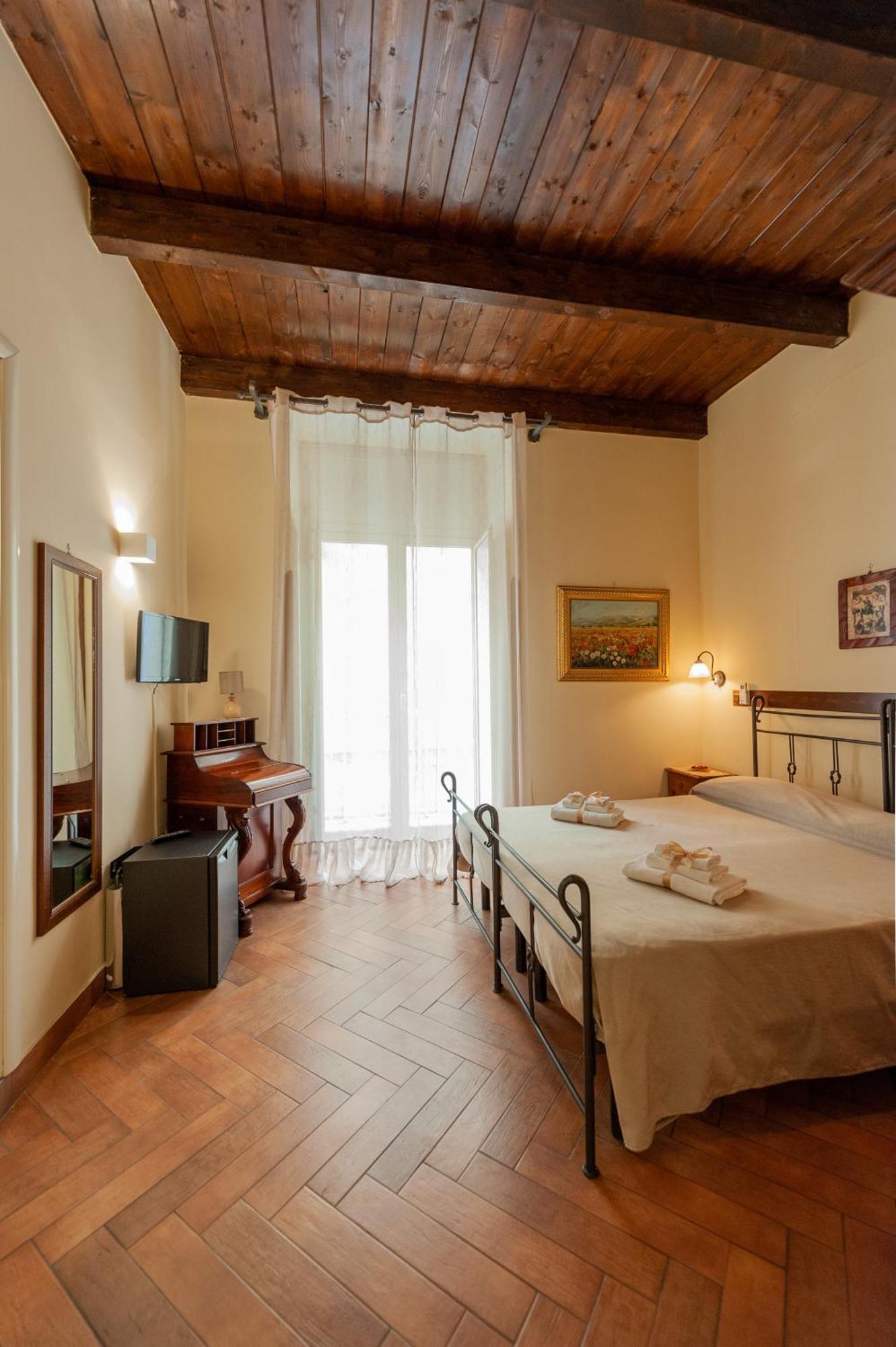B&B Conte Cavour เนเปิลส์ ภายนอก รูปภาพ