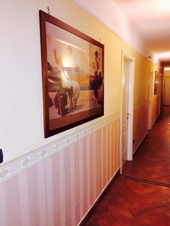 B&B Conte Cavour เนเปิลส์ ภายนอก รูปภาพ