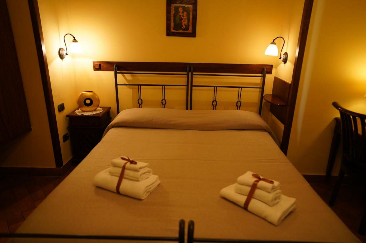 B&B Conte Cavour เนเปิลส์ ภายนอก รูปภาพ