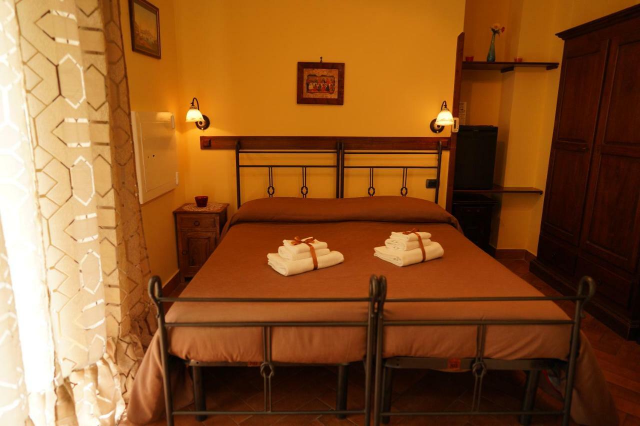 B&B Conte Cavour เนเปิลส์ ภายนอก รูปภาพ