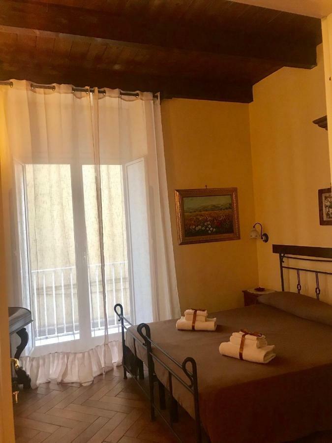 B&B Conte Cavour เนเปิลส์ ภายนอก รูปภาพ