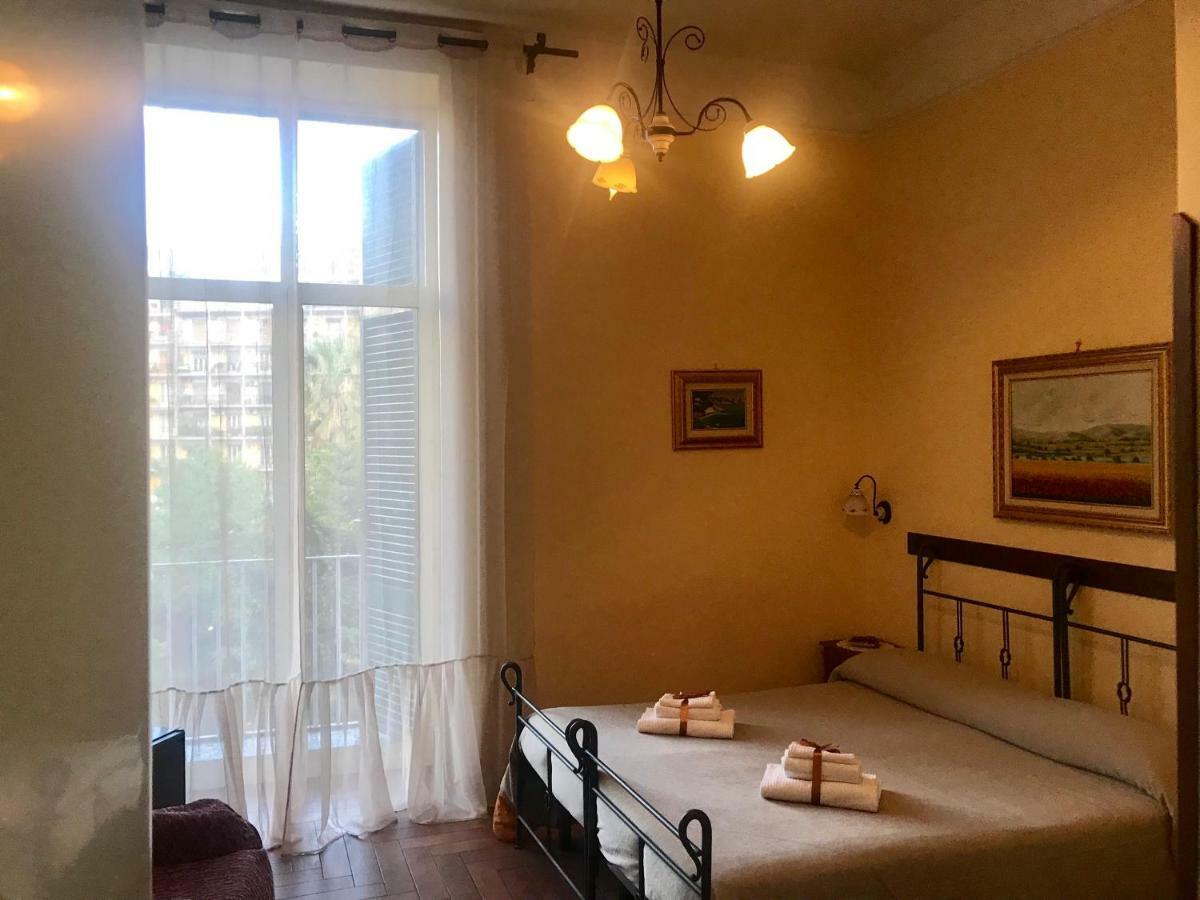B&B Conte Cavour เนเปิลส์ ภายนอก รูปภาพ