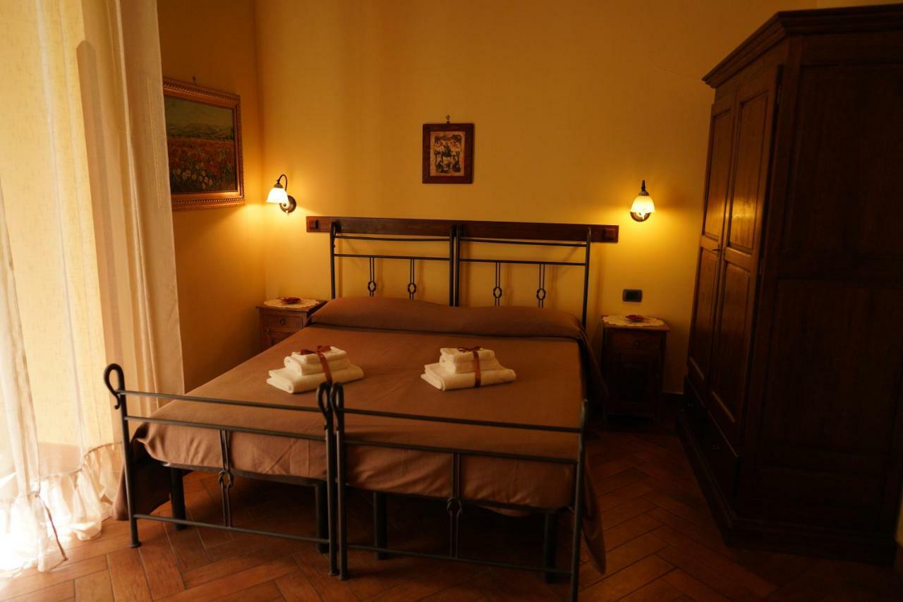 B&B Conte Cavour เนเปิลส์ ภายนอก รูปภาพ
