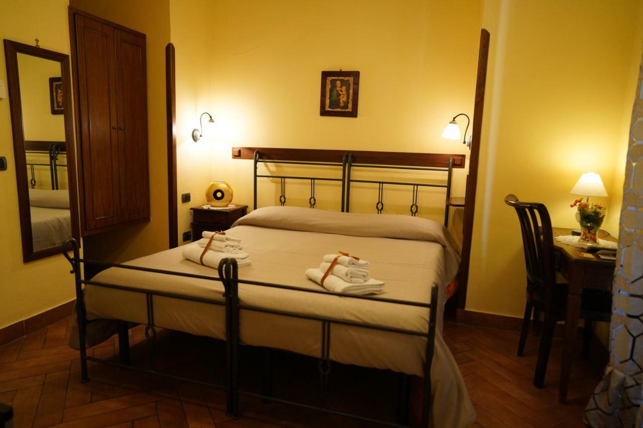 B&B Conte Cavour เนเปิลส์ ภายนอก รูปภาพ