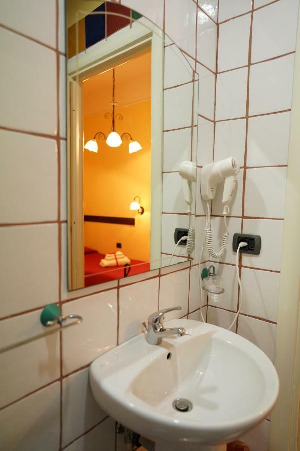 B&B Conte Cavour เนเปิลส์ ภายนอก รูปภาพ