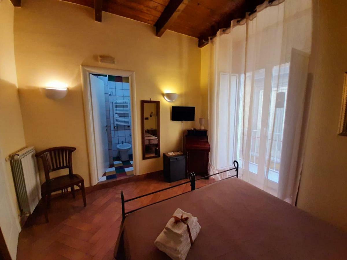 B&B Conte Cavour เนเปิลส์ ภายนอก รูปภาพ