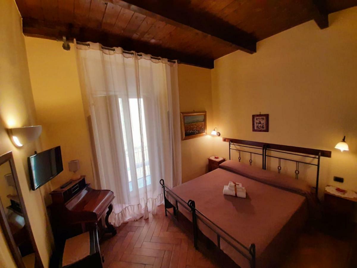B&B Conte Cavour เนเปิลส์ ภายนอก รูปภาพ