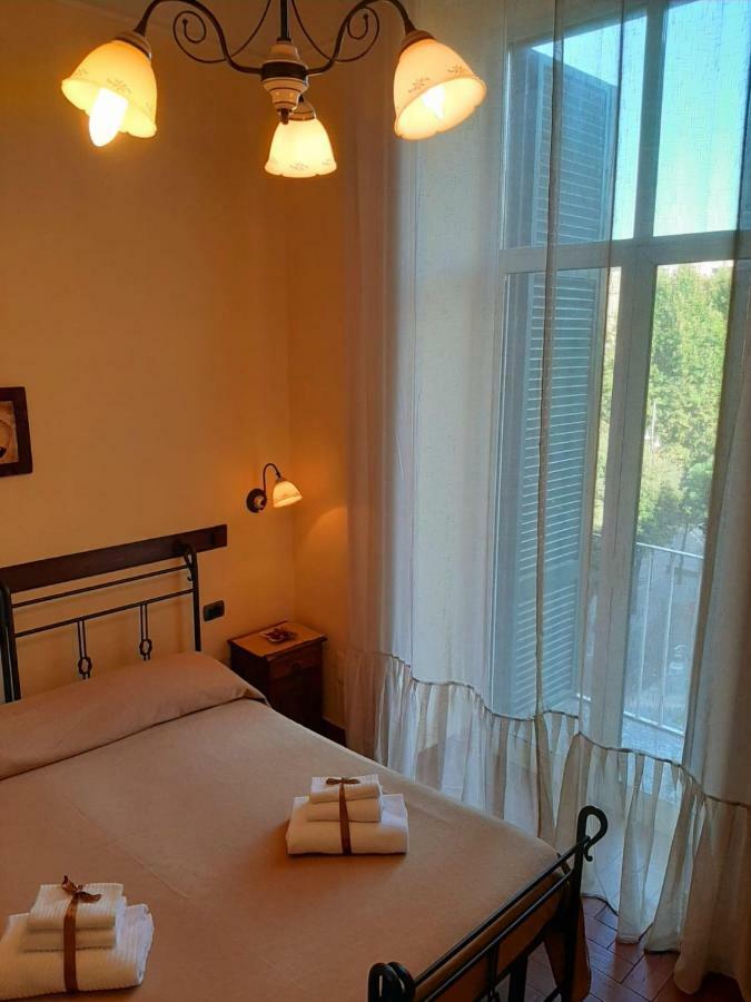 B&B Conte Cavour เนเปิลส์ ภายนอก รูปภาพ