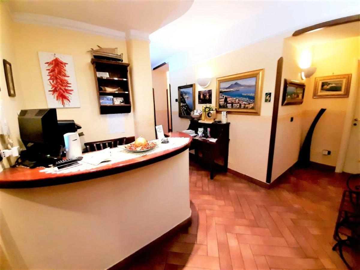 B&B Conte Cavour เนเปิลส์ ภายนอก รูปภาพ