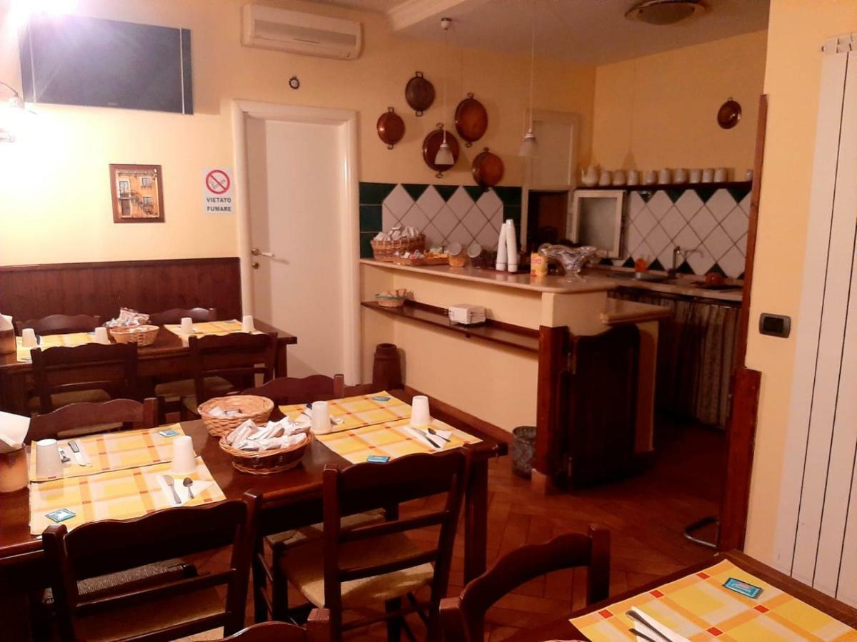 B&B Conte Cavour เนเปิลส์ ภายนอก รูปภาพ
