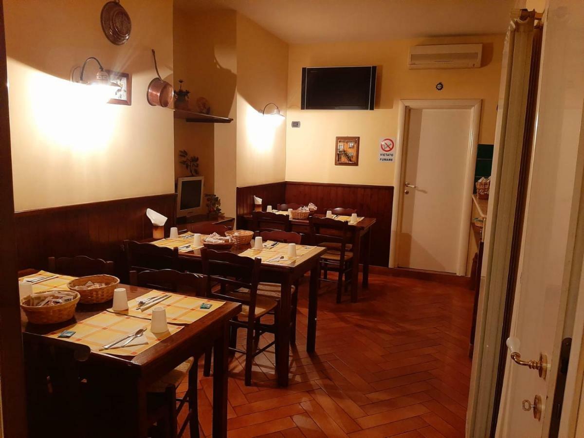 B&B Conte Cavour เนเปิลส์ ภายนอก รูปภาพ